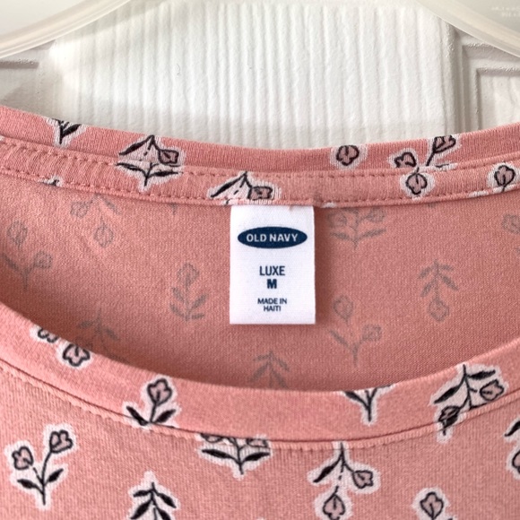 Old Navy Luxe- Pink Women Shirt with Flower print- Size M - Picture 2 of 7